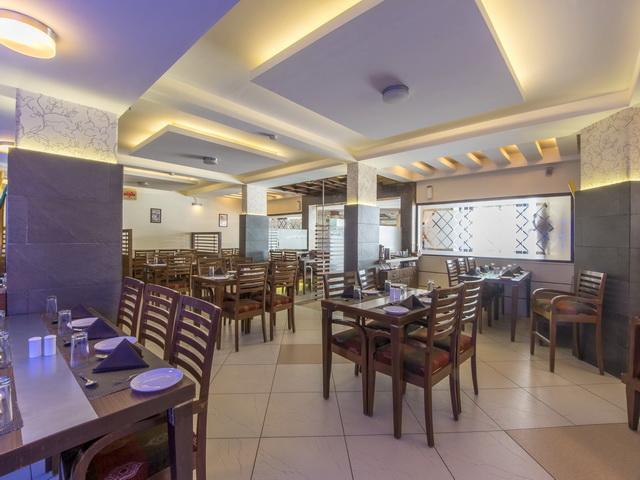 Hotel The Westend Ahmedabad Exterior photo
