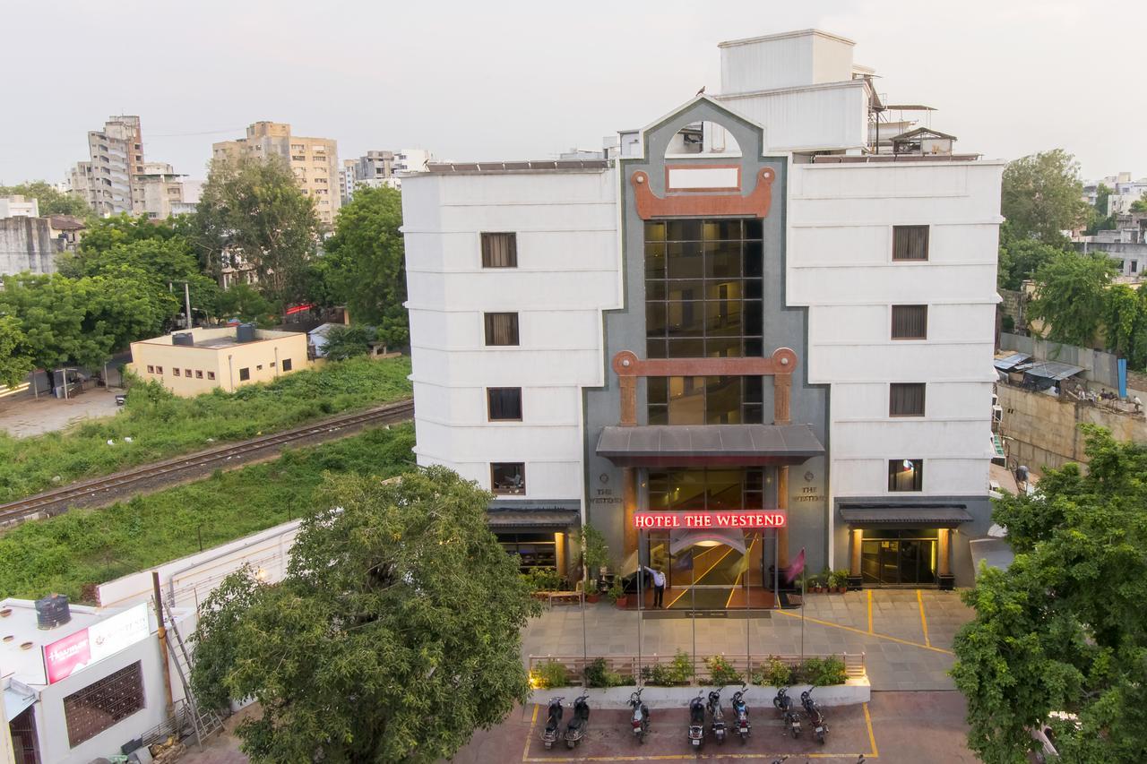 Hotel The Westend Ahmedabad Exterior photo